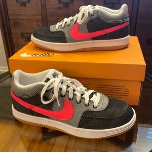 Nike Sky Force 3/4. Men’s 9.5 / Women’s 11. Black / Flash Crimson. CU5312 001.